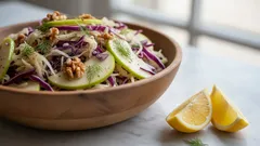 Immunförsvar deluxe: svensk sallad med fermenterad kål och äpple